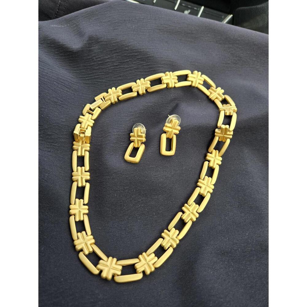 Vintage Signed Butler Fifth Avenue Matte Goldtone set